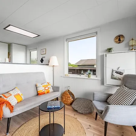 Villum - 50m From The Sea By Interhome
